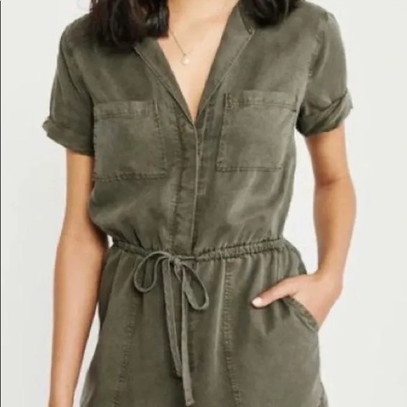 Abercrombie & Fitch Pants - ABERCROMBIE ROMPER✨